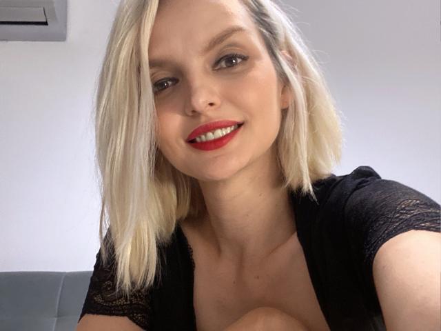 DouceAmelia - Live sex cam - 15167142