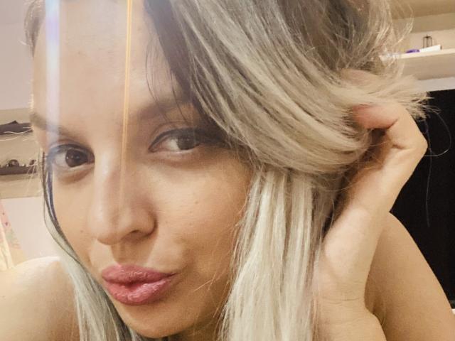 DouceAmelia - Live porno og sexkamera - 19385186