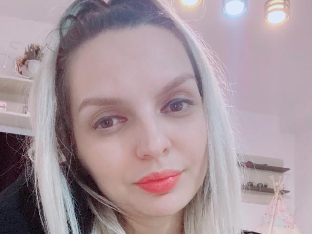 DouceAmelia - Live sex cam - 23678217