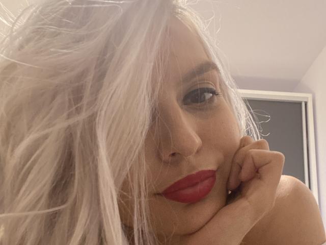 DouceAmelia - Live sex cam - 24045261