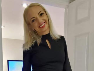 Foto de perfil sexy de la modelo LunaBriella, ¡disfruta de un show webcam muy caliente!