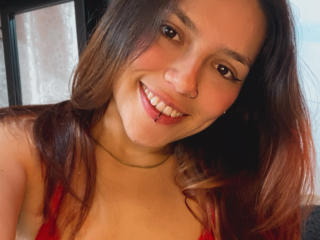 Hình ảnh đại diện sexy của người mẫu SophiaMarx để phục vụ một show webcam trực tuyến vô cùng nóng bỏng!