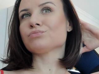 Foto del profilo sexy della modella HeartlessQueenn, per uno show live webcam molto piccante!