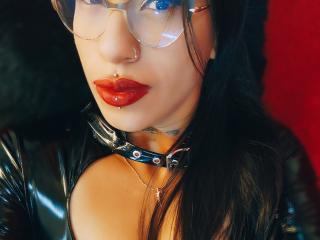 Photo de profil sexy du modèle LunaCandy, pour un live show webcam très hot !