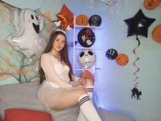Poza sexy de profil a modelului CamilaGomez, pentru un intens show webcam live !