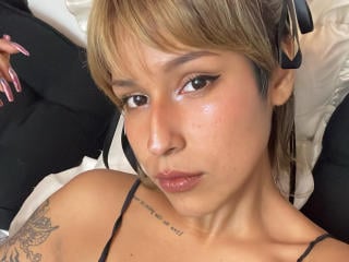 Sexy profilbilde av modellen  KiaraHenandez, for et veldig hett live webcam-show!