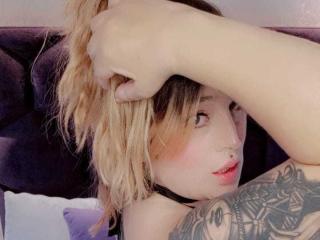Photo de profil sexy du modèle IsabellaRoshe, pour un live show webcam très hot !