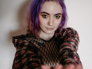 Poza sexy de profil a modelului AlexFck, pentru un intens show webcam live !